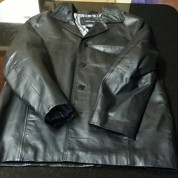 Men's Leather Jacket - Picture 8 of 11